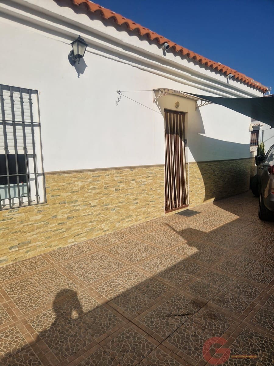 4 bedroom Villa for sale in Molvizar with pool - € 318,000 (Ref: 10049866)