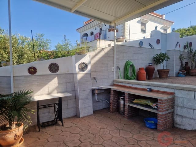 4 slaapkamer Villa te koop in Molvízar met zwembad - € 318.000 (Ref: 10049866)