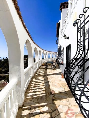 Chalet de 3 habitaciones en Motril en venta con piscina garaje - 595.000 € (Ref: 10049868)