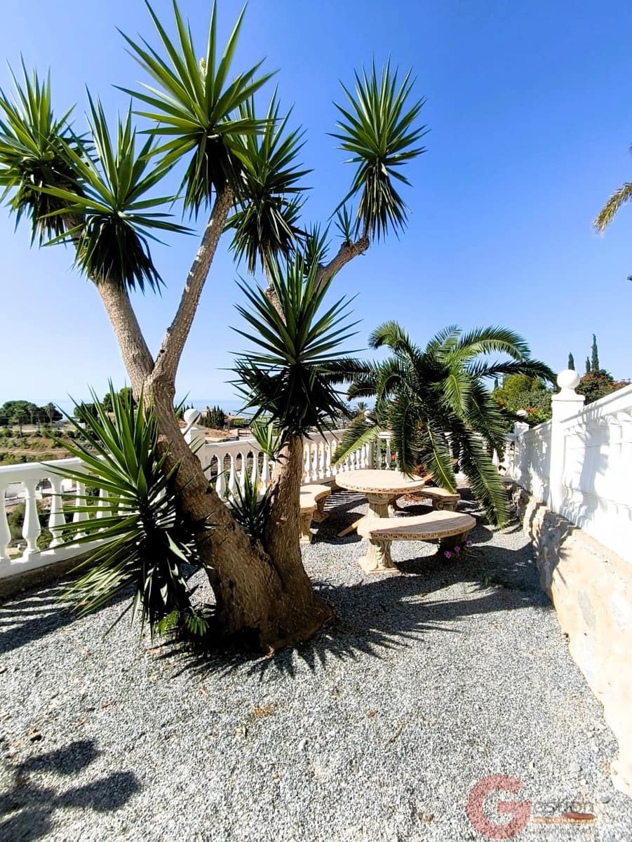 Chalet de 3 habitaciones en Motril en venta con piscina garaje - 595.000 € (Ref: 10049868)