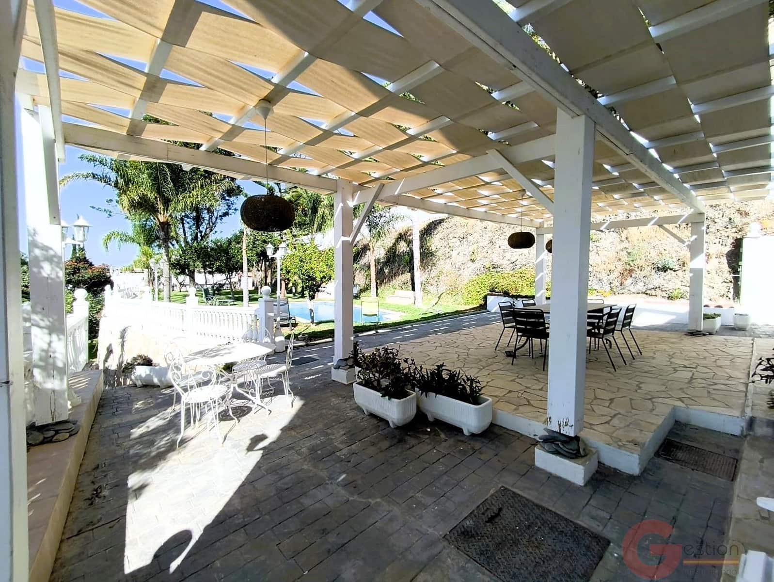 Chalet de 3 habitaciones en Motril en venta con piscina garaje - 595.000 € (Ref: 10049868)
