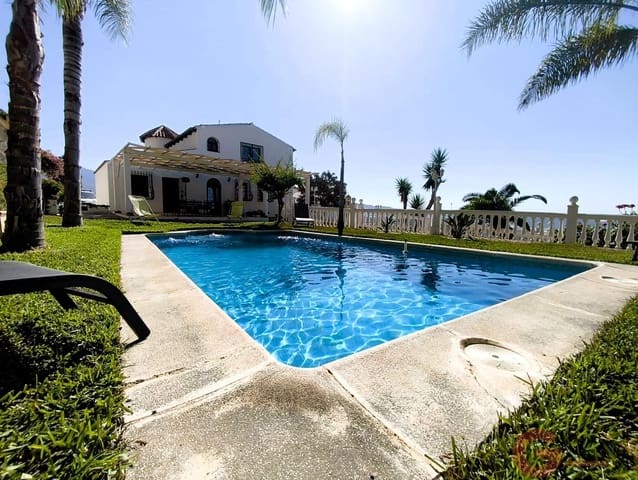 Chalet de 3 habitaciones en Motril en venta con piscina garaje - 595.000 € (Ref: 10049868)