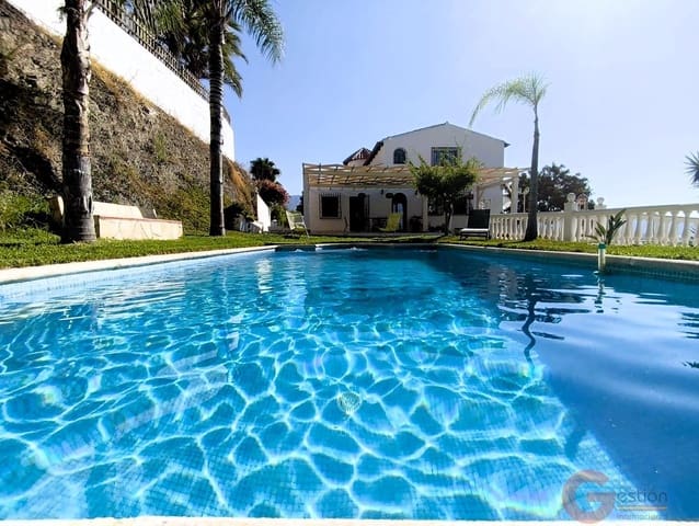 Chalet de 3 habitaciones en Motril en venta con piscina garaje - 595.000 € (Ref: 10049868)