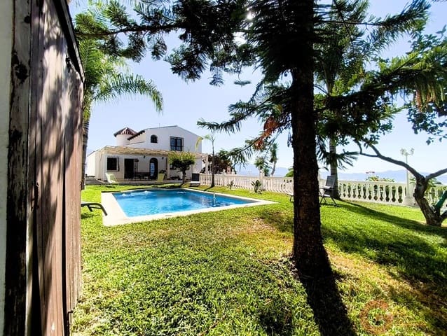 Chalet de 3 habitaciones en Motril en venta con piscina garaje - 595.000 € (Ref: 10049868)
