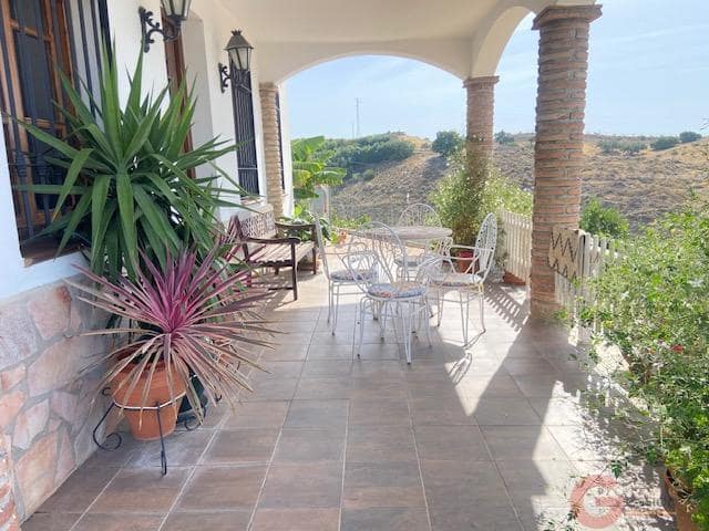 2 soveværelse Finca/Landehus til salg i Velez-Malaga med swimmingpool garage - € 640.000 (Ref: 10074666)