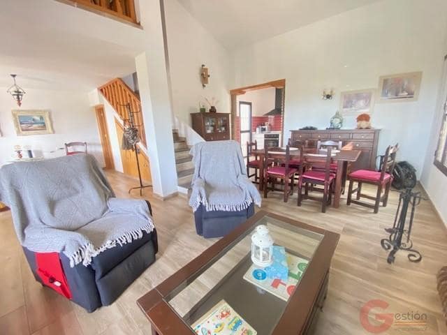 2 soveværelse Finca/Landehus til salg i Velez-Malaga med swimmingpool garage - € 640.000 (Ref: 10074666)