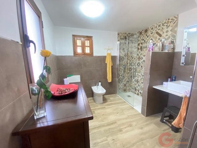 2 soveværelse Finca/Landehus til salg i Velez-Malaga med swimmingpool garage - € 640.000 (Ref: 10074666)