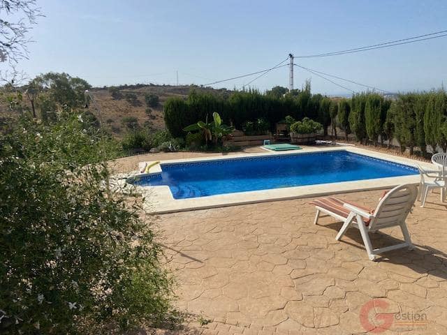 2 soveværelse Finca/Landehus til salg i Velez-Malaga med swimmingpool garage - € 640.000 (Ref: 10074666)