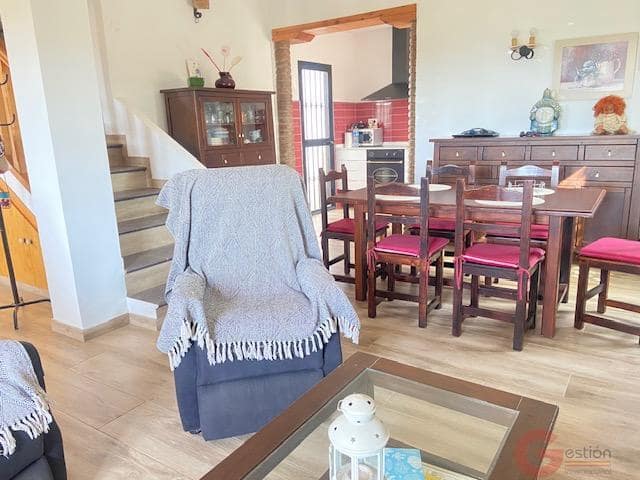 2 soveværelse Finca/Landehus til salg i Velez-Malaga med swimmingpool garage - € 640.000 (Ref: 10074666)