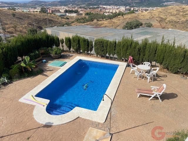 2 soveværelse Finca/Landehus til salg i Velez-Malaga med swimmingpool garage - € 640.000 (Ref: 10074666)