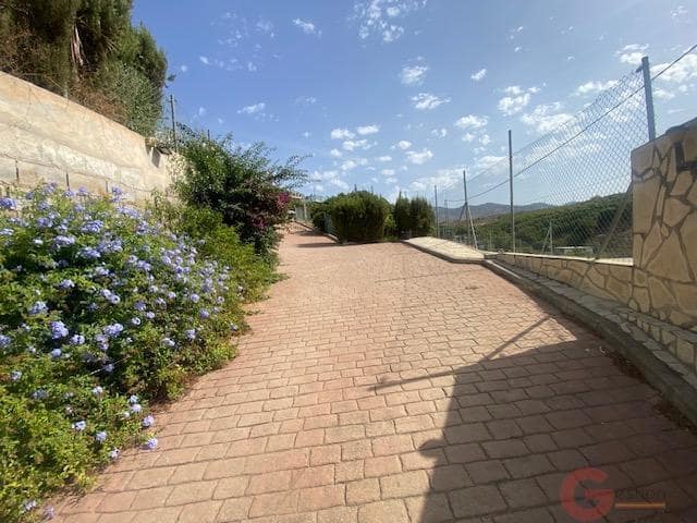 2 soveværelse Finca/Landehus til salg i Velez-Malaga med swimmingpool garage - € 640.000 (Ref: 10074666)