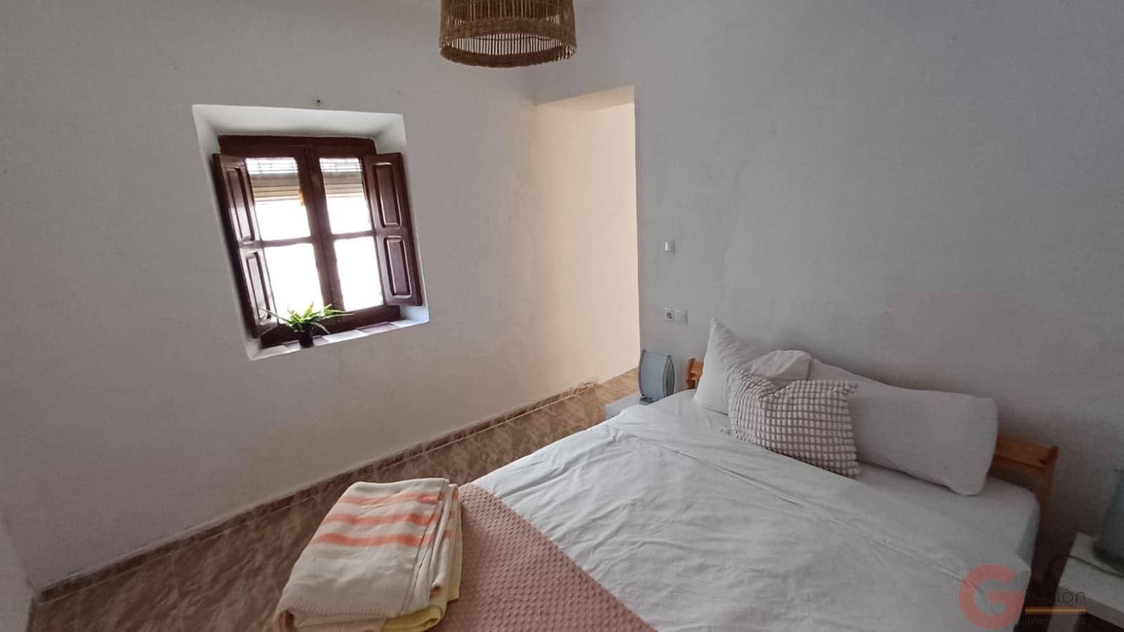 Chalet de 4 habitaciones en Salobreña en venta - 300.000 € (Ref: 10080159)