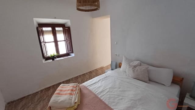 Chalet de 4 habitaciones en Salobreña en venta - 300.000 € (Ref: 10080159)