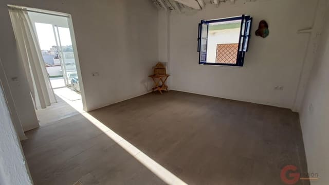 Chalet de 4 habitaciones en Salobreña en venta - 300.000 € (Ref: 10080159)