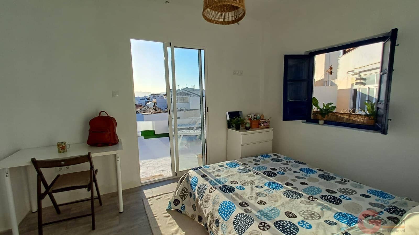 Chalet de 4 habitaciones en Salobreña en venta - 300.000 € (Ref: 10080159)