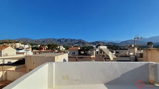 Chalet de 4 habitaciones en Salobreña en venta - 300.000 € (Ref: 10080159)