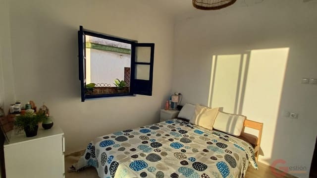 Chalet de 4 habitaciones en Salobreña en venta - 300.000 € (Ref: 10080159)