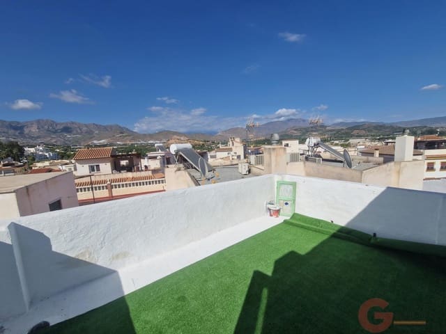 Chalet de 4 habitaciones en Salobreña en venta - 300.000 € (Ref: 10080159)