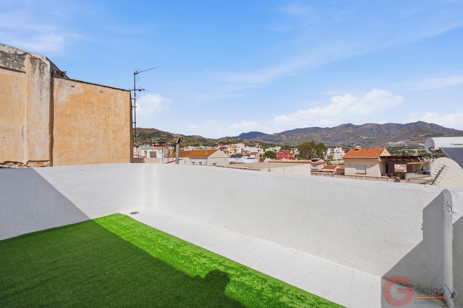 4 bedroom Villa for sale in Salobrena - € 249,000 (Ref: 10080159)