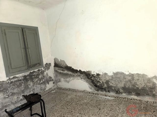 3 soverom Villa til salgs i Motril med garasje - € 105 000 (Ref: 10158629)