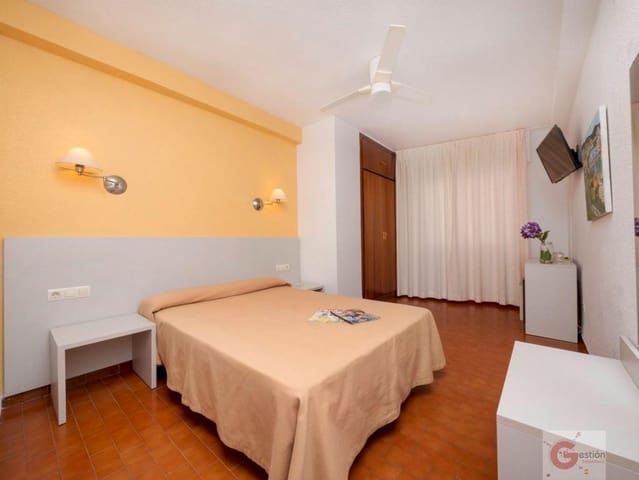 29 bedroom Hotel for sale in Almuñécar - € 2,500,000 (Ref: 5942019)