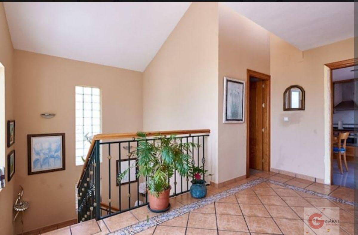 3 bedroom Villa for sale in Almunecar with pool garage - € 689,000 (Ref: 6009652)