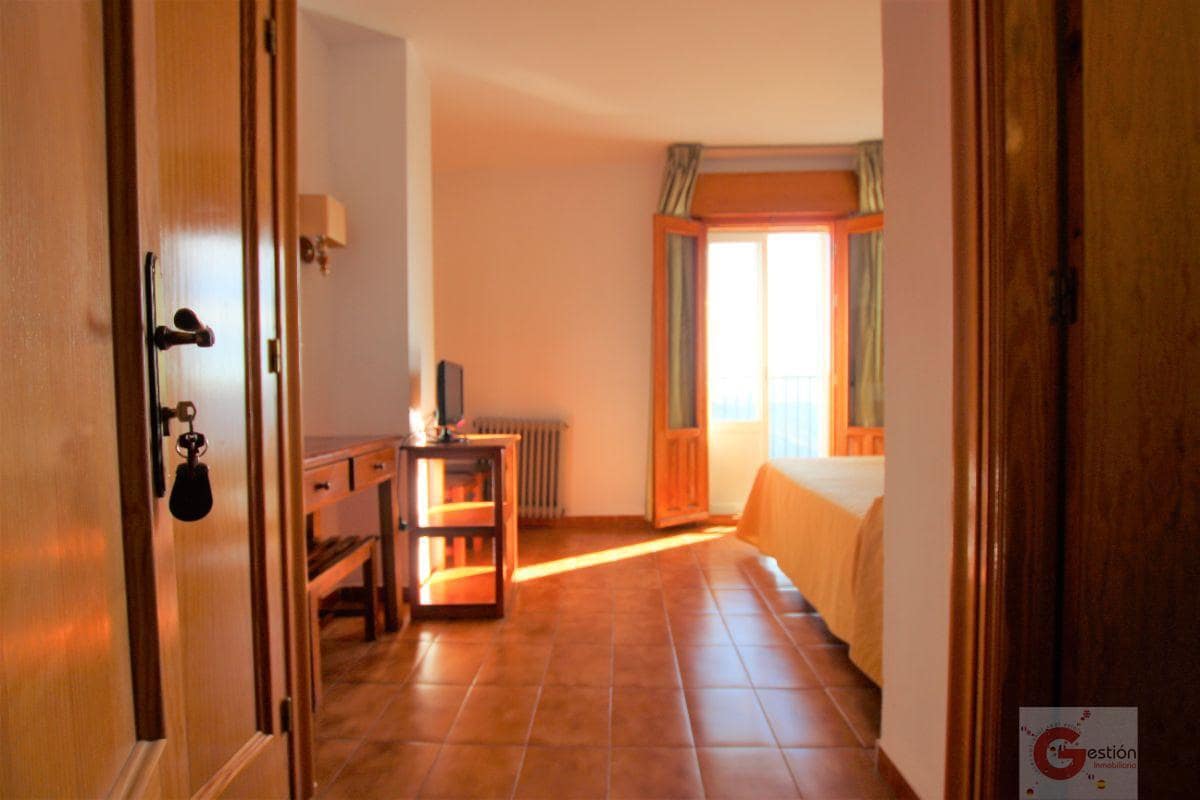 32 soveværelse Hotel til salg i Portugos med garage - € 1.550.000 (Ref: 6369952)