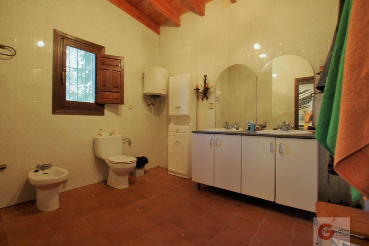 4 soveværelse Finca/Landehus til salg i Velez de Benaudalla - € 360.000 (Ref: 6442758)