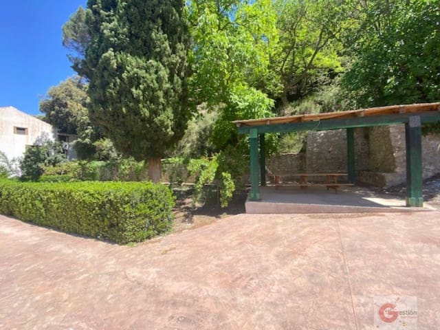 10 soveværelse Villa til salg i Castril med swimmingpool garage - € 10.300.000 (Ref: 6889892)