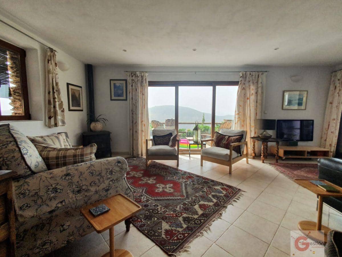 4 soveværelse Finca/Landehus til salg i Portugos med swimmingpool garage - € 610.000 (Ref: 7108972)