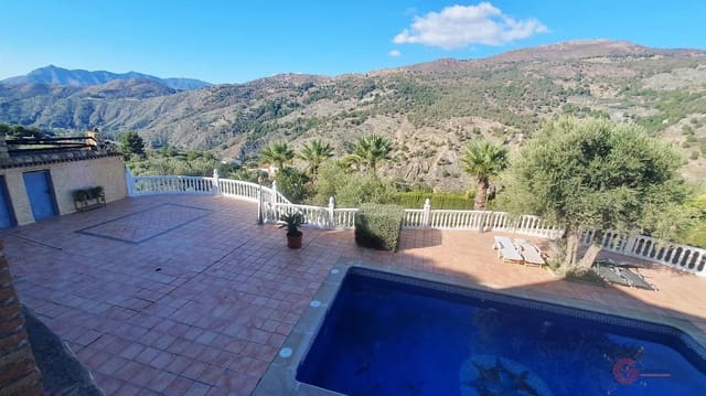 4 makuuhuone Maalaistalo myytävänä paikassa Vélez de Benaudalla mukana uima-altaan 
autotalli - 530 000 € (Ref: 7363802)