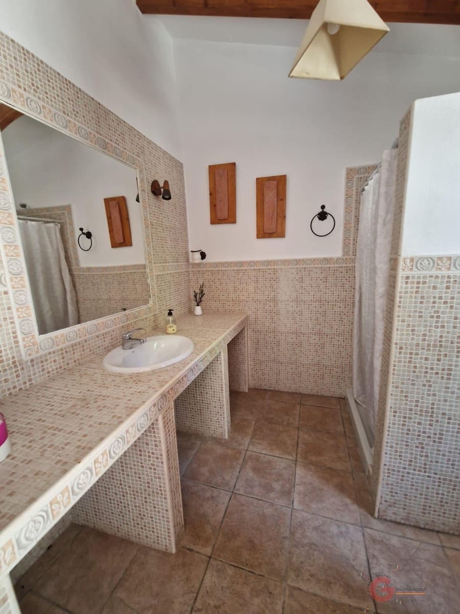 5 bedroom Villa for sale in Orgiva with pool garage - € 350,000 (Ref: 7568289)