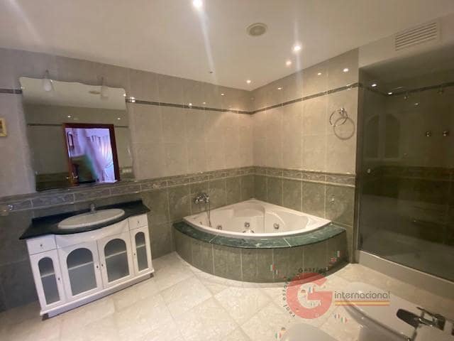 7 soveværelse Villa til salg i Cotobro med swimmingpool garage - € 2.900.000 (Ref: 7639698)