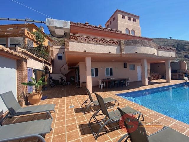 7 soveværelse Villa til salg i Cotobro med swimmingpool garage - € 2.900.000 (Ref: 7639698)