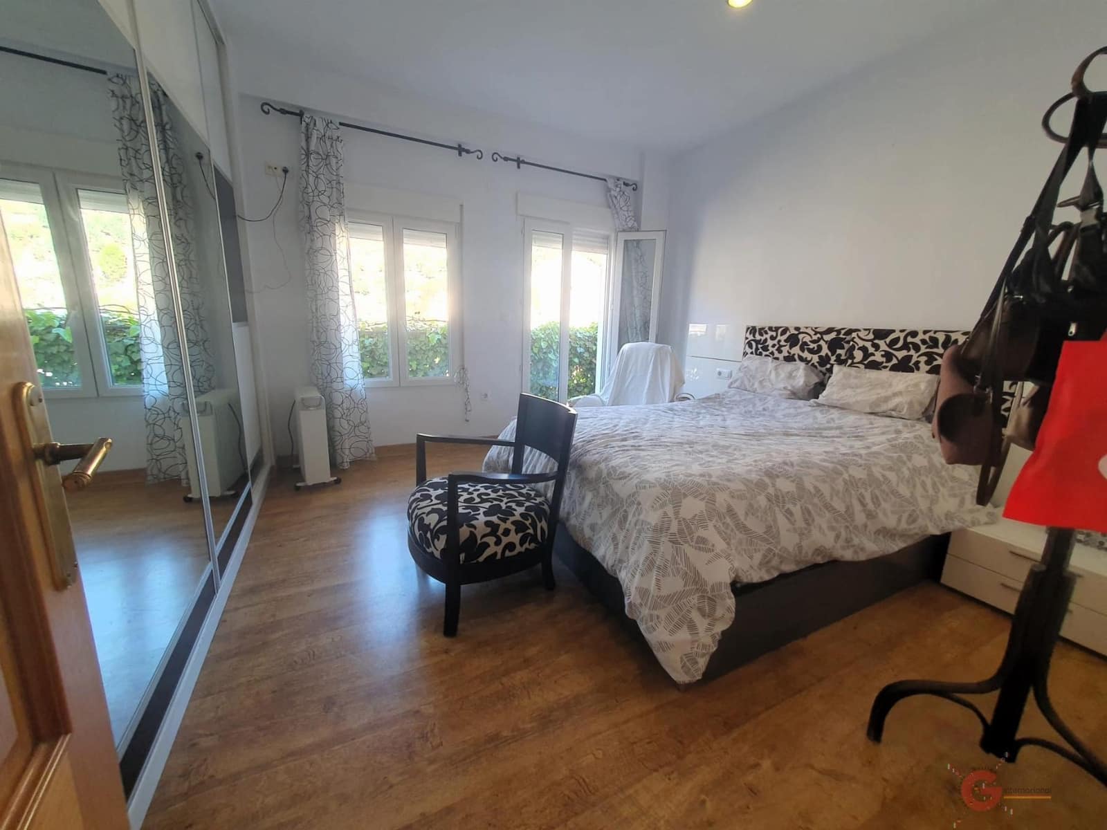 6 soveværelse Finca/Landehus til salg i Velez de Benaudalla med swimmingpool garage - € 545.000 (Ref: 8130702)