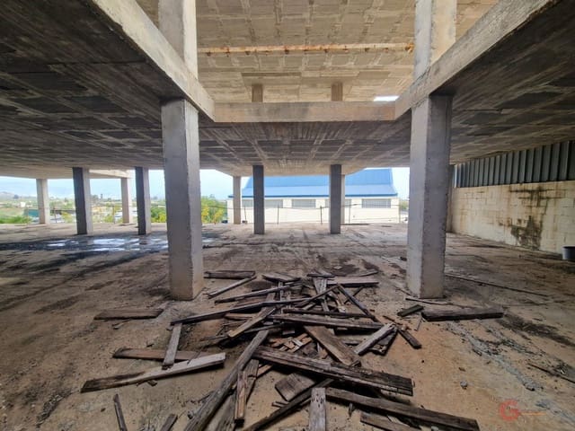 Commercial for sale in Salobreña - € 999,999 (Ref: 8141800)