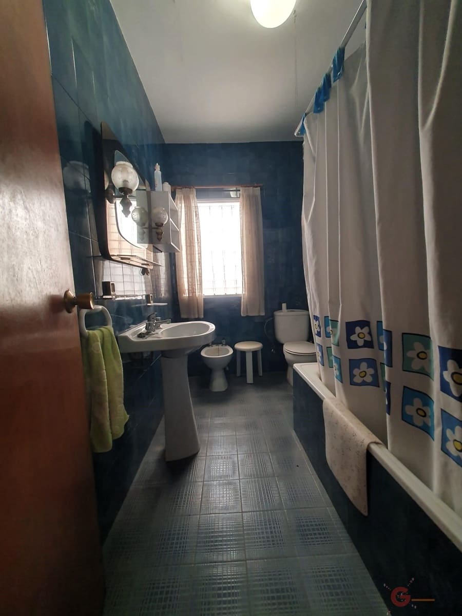 5 soveværelse Villa til salg i Velez de Benaudalla - € 143.000 (Ref: 8456442)