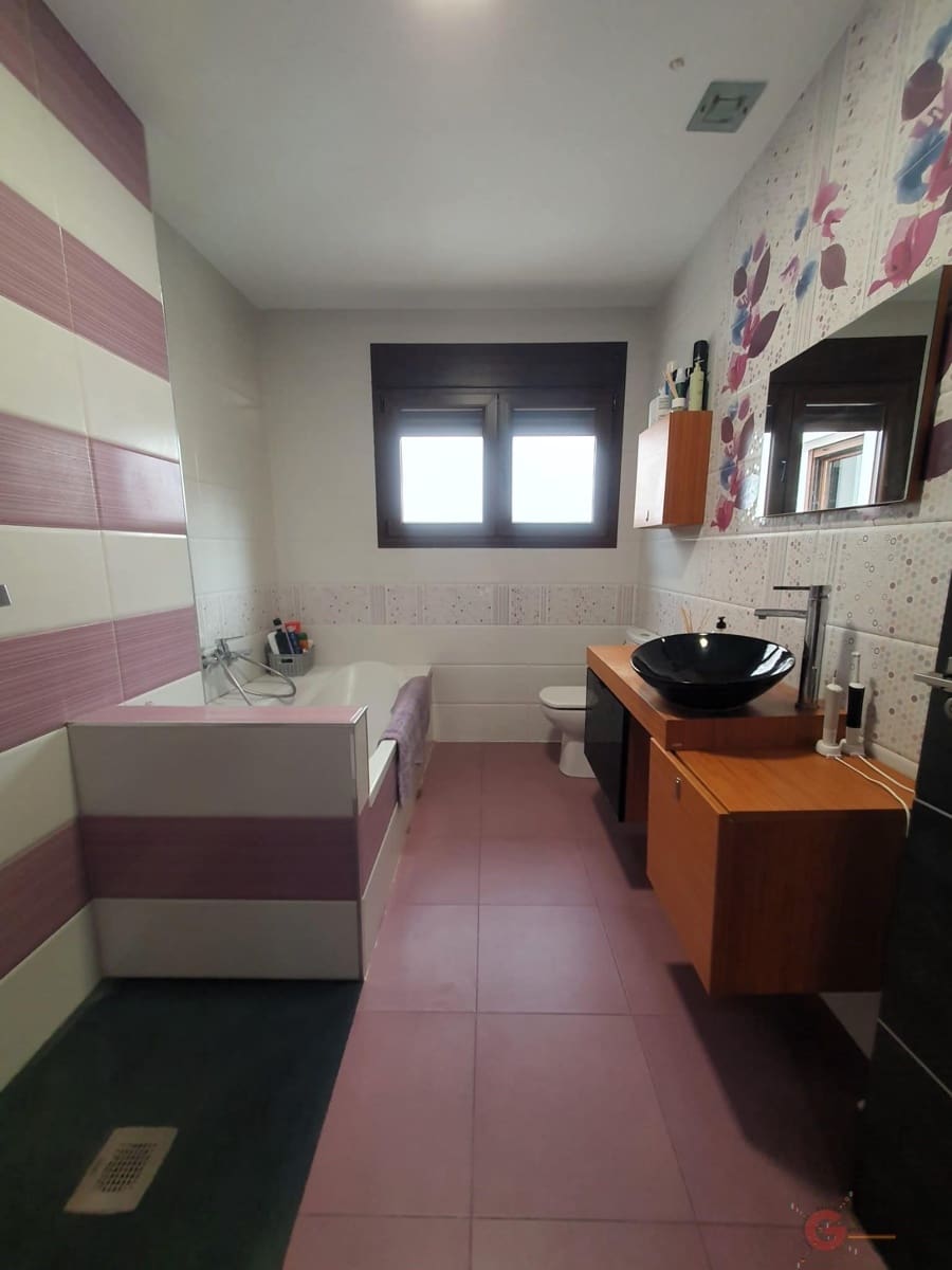 4 soveværelse Villa til salg i Velez de Benaudalla med swimmingpool garage - € 400.000 (Ref: 8456447)