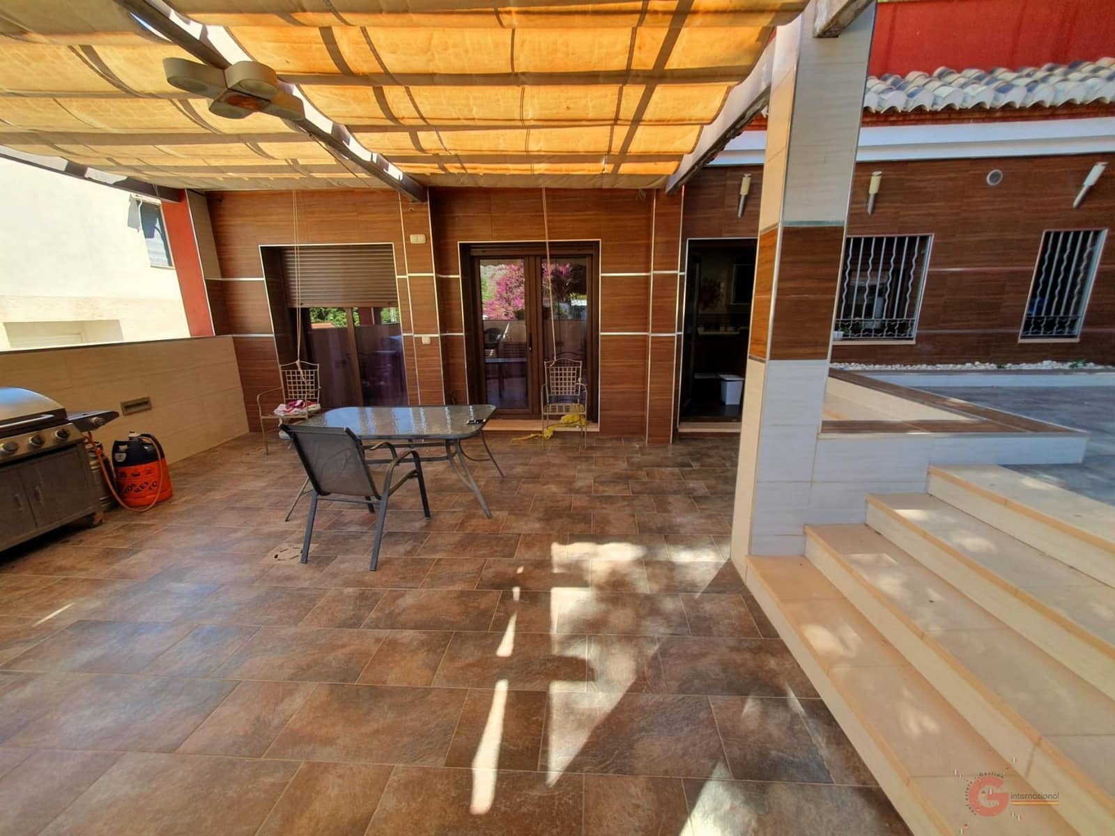 4 soveværelse Villa til salg i Velez de Benaudalla med swimmingpool garage - € 400.000 (Ref: 8456447)