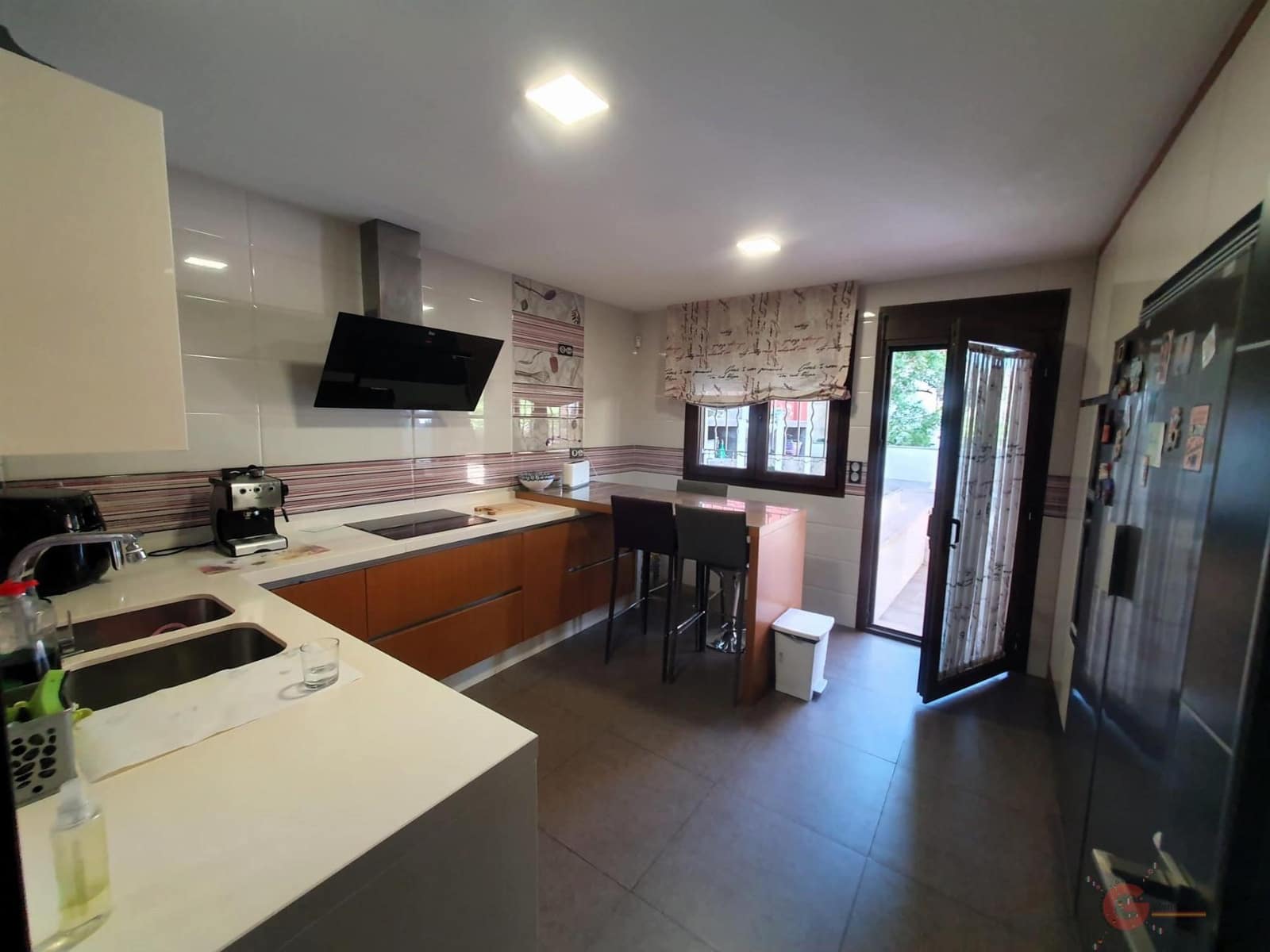 4 soveværelse Villa til salg i Velez de Benaudalla med swimmingpool garage - € 400.000 (Ref: 8456447)