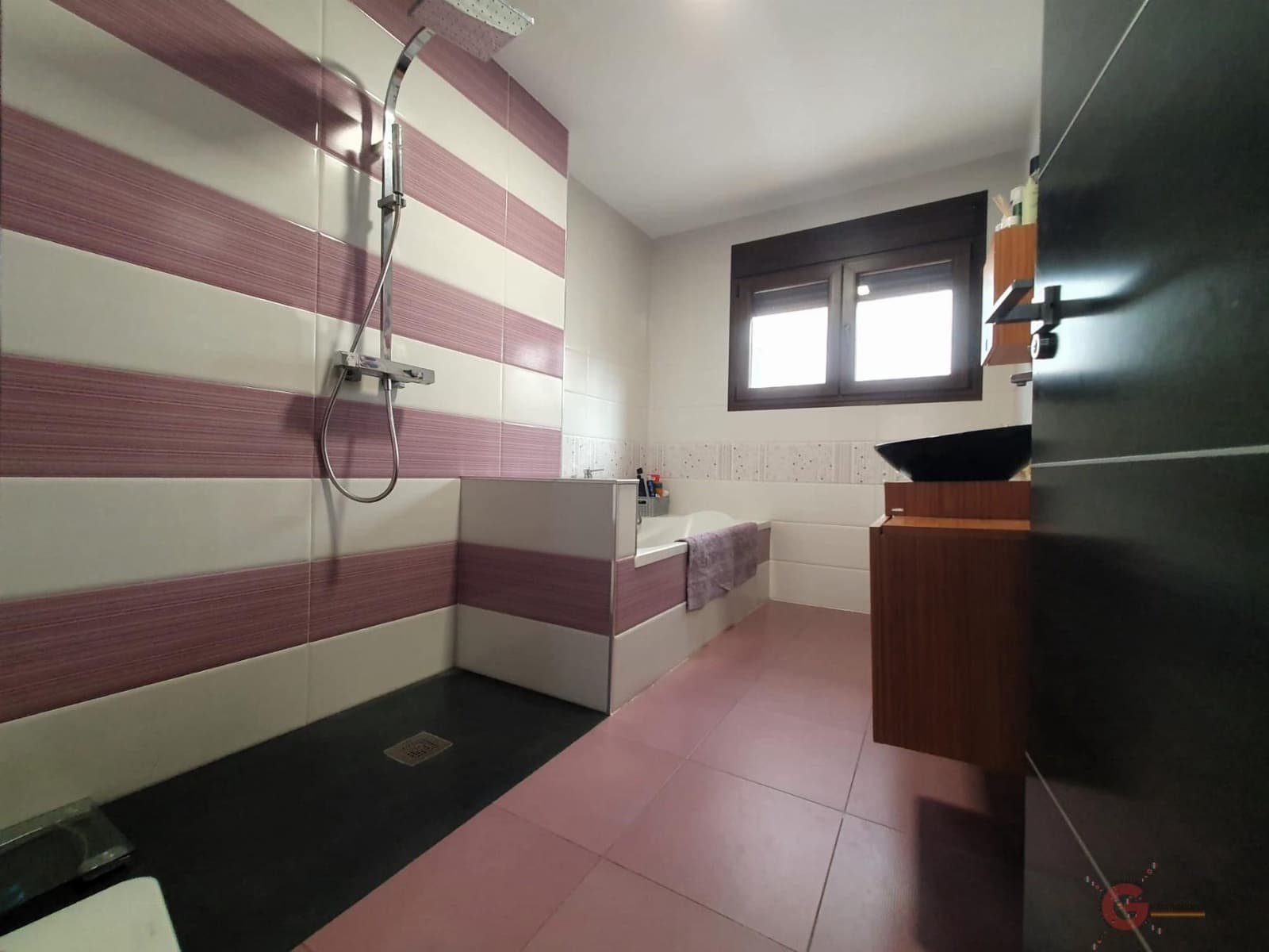 4 soveværelse Villa til salg i Velez de Benaudalla med swimmingpool garage - € 400.000 (Ref: 8456447)