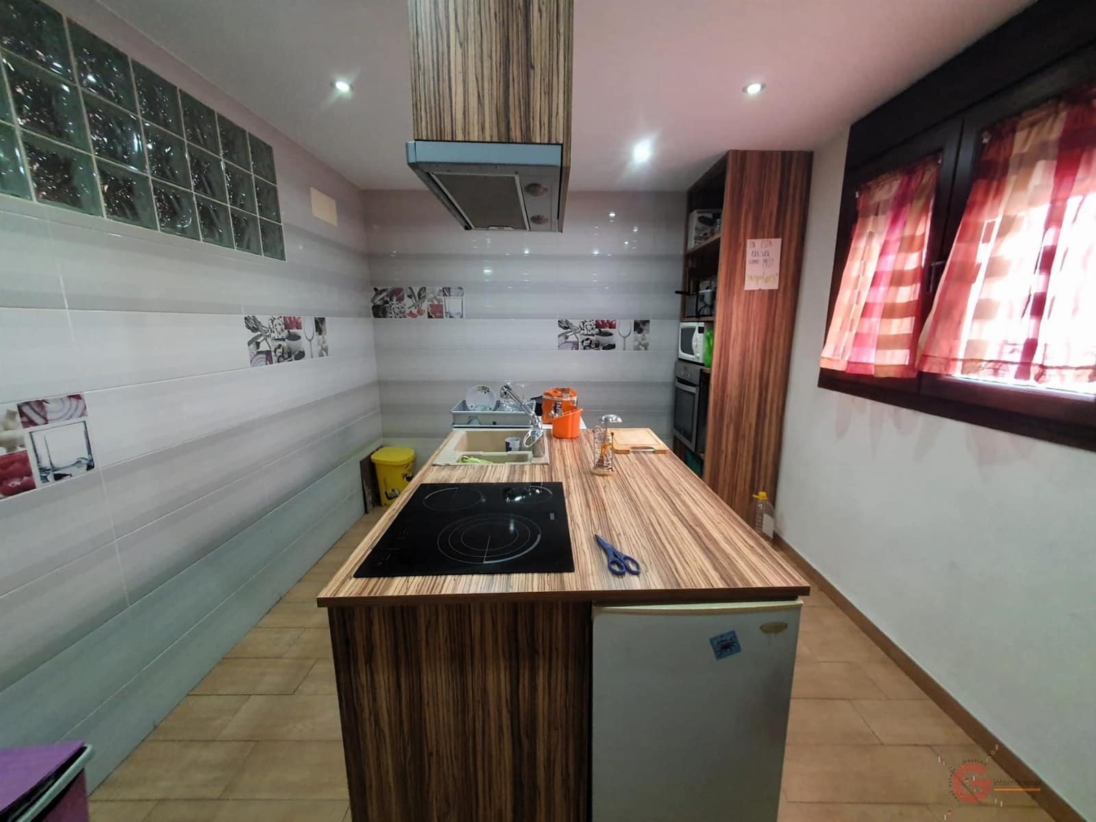 4 soveværelse Villa til salg i Velez de Benaudalla med swimmingpool garage - € 400.000 (Ref: 8456447)