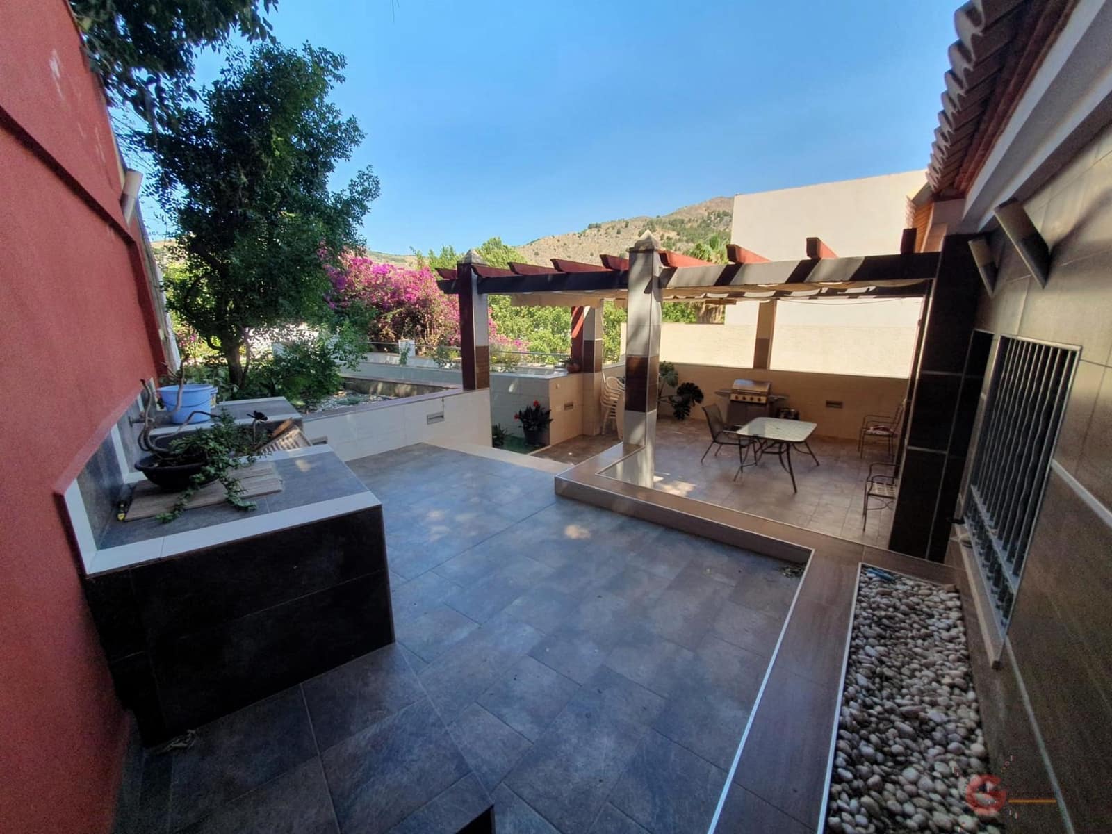 4 soveværelse Villa til salg i Velez de Benaudalla med swimmingpool garage - € 400.000 (Ref: 8456447)