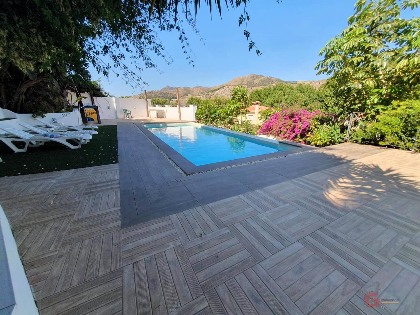 4 soveværelse Villa til salg i Velez de Benaudalla med swimmingpool garage - € 400.000 (Ref: 8456447)