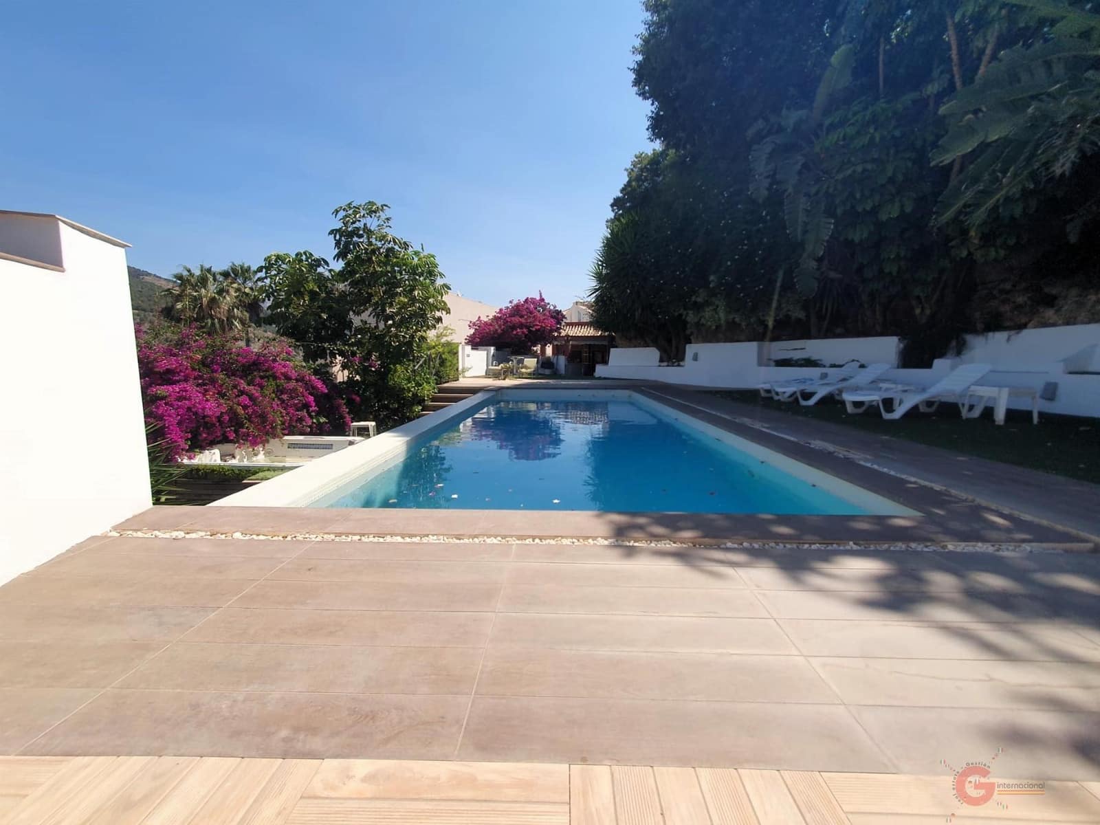 4 soveværelse Villa til salg i Velez de Benaudalla med swimmingpool garage - € 400.000 (Ref: 8456447)