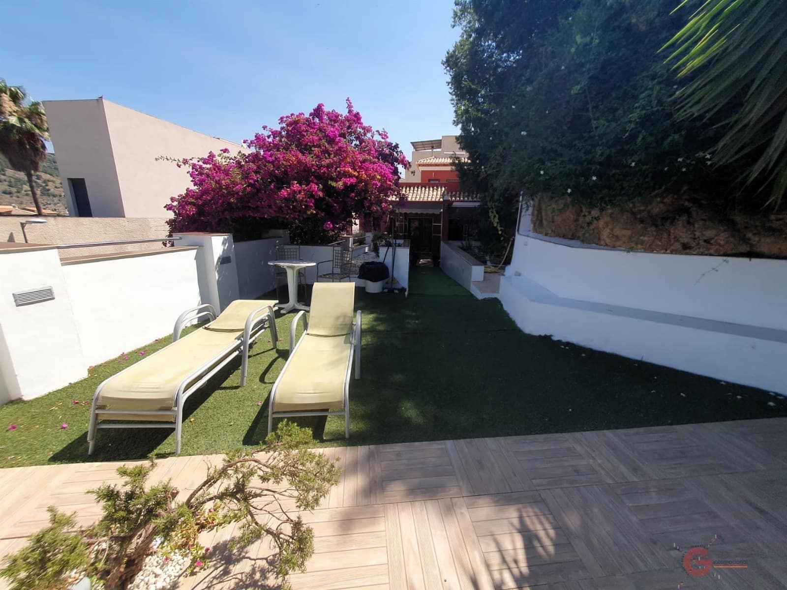 4 soveværelse Villa til salg i Velez de Benaudalla med swimmingpool garage - € 400.000 (Ref: 8456447)