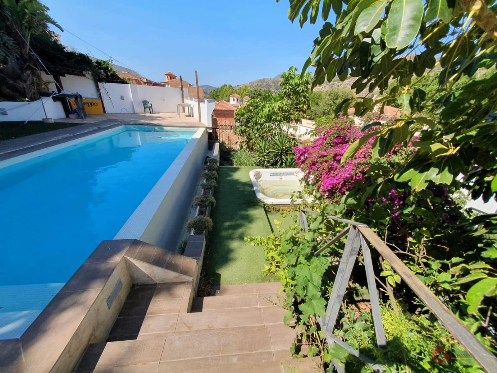 4 soveværelse Villa til salg i Velez de Benaudalla med swimmingpool garage - € 400.000 (Ref: 8456447)