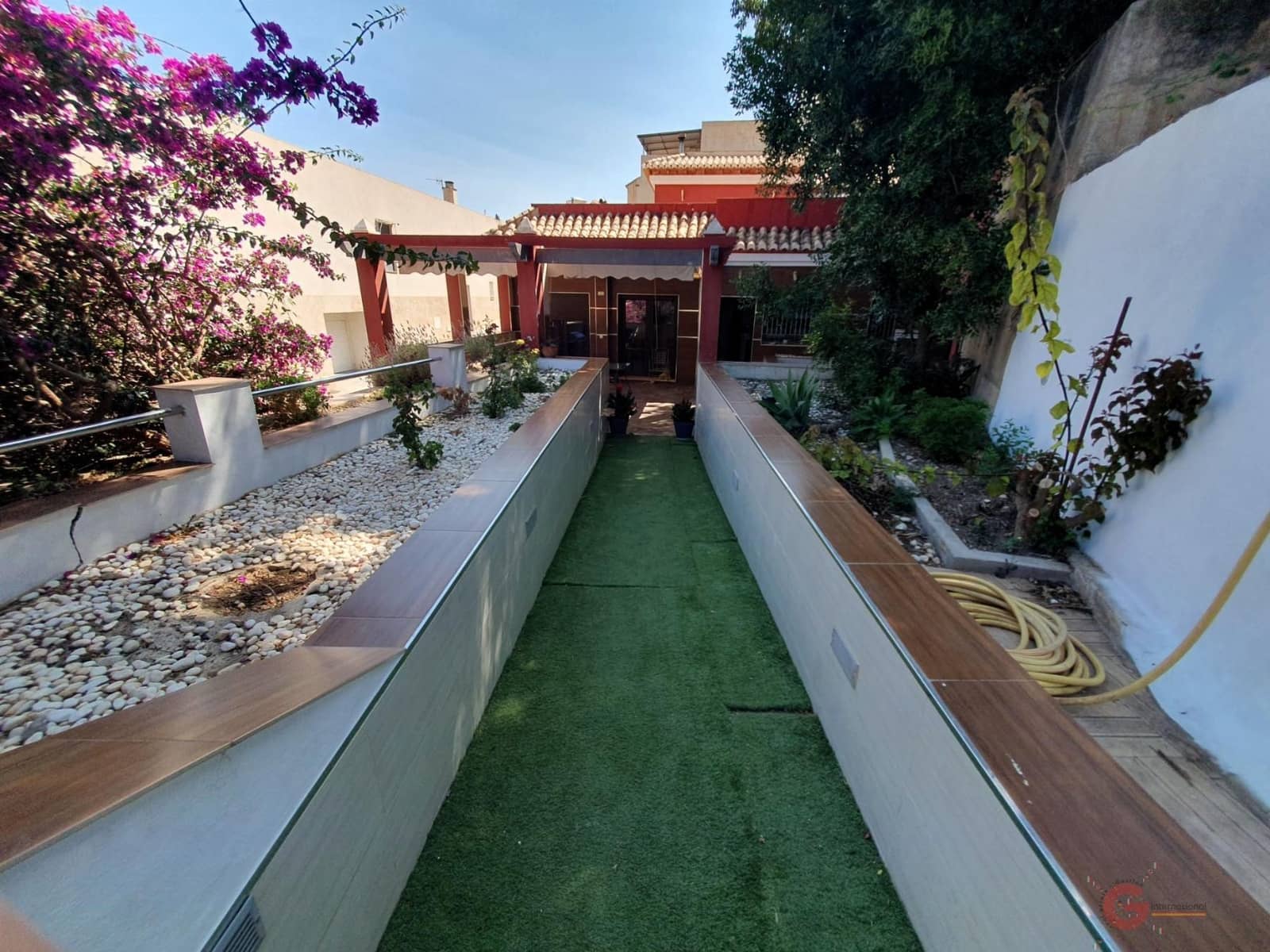 4 soveværelse Villa til salg i Velez de Benaudalla med swimmingpool garage - € 400.000 (Ref: 8456447)