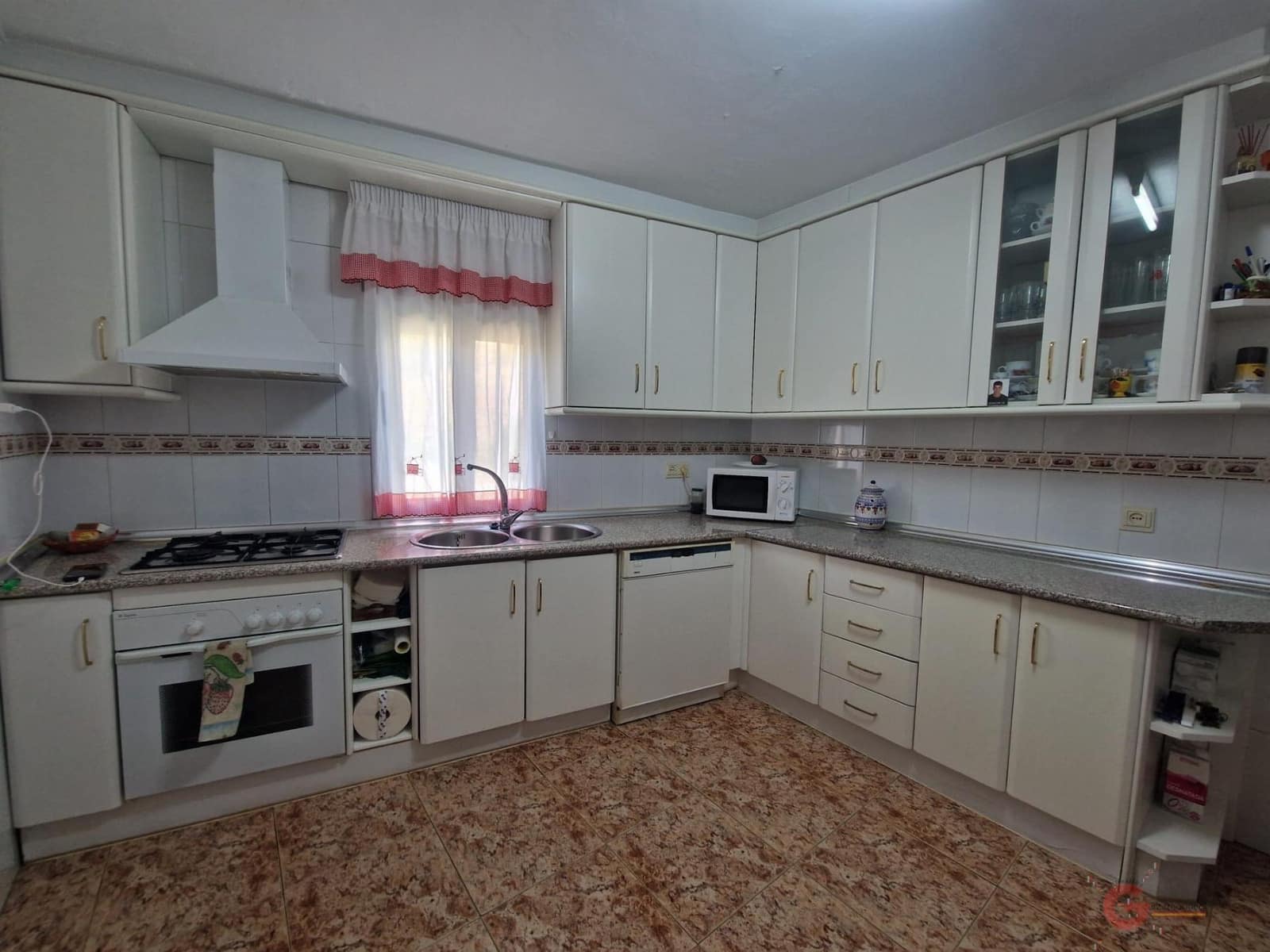 8 soverom Villa til salgs i Molvizar med garasje - € 162 000 (Ref: 8505289)