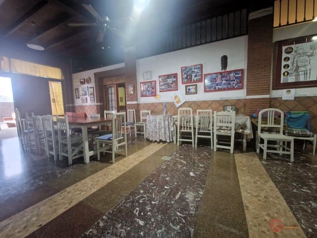 4 soveværelse Finca/Landehus til salg i Motril med swimmingpool garage - € 361.000 (Ref: 8525098)